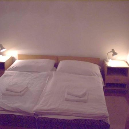 Corvin Panzio Bed & Breakfast Gyor Luaran gambar