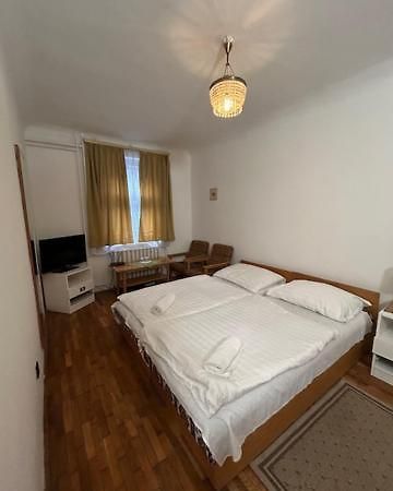 Corvin Panzio Bed & Breakfast Gyor Luaran gambar
