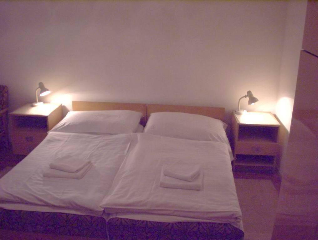 Corvin Panzio Bed & Breakfast Gyor Luaran gambar