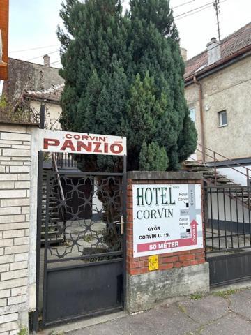 Corvin Panzio Bed & Breakfast Gyor Luaran gambar